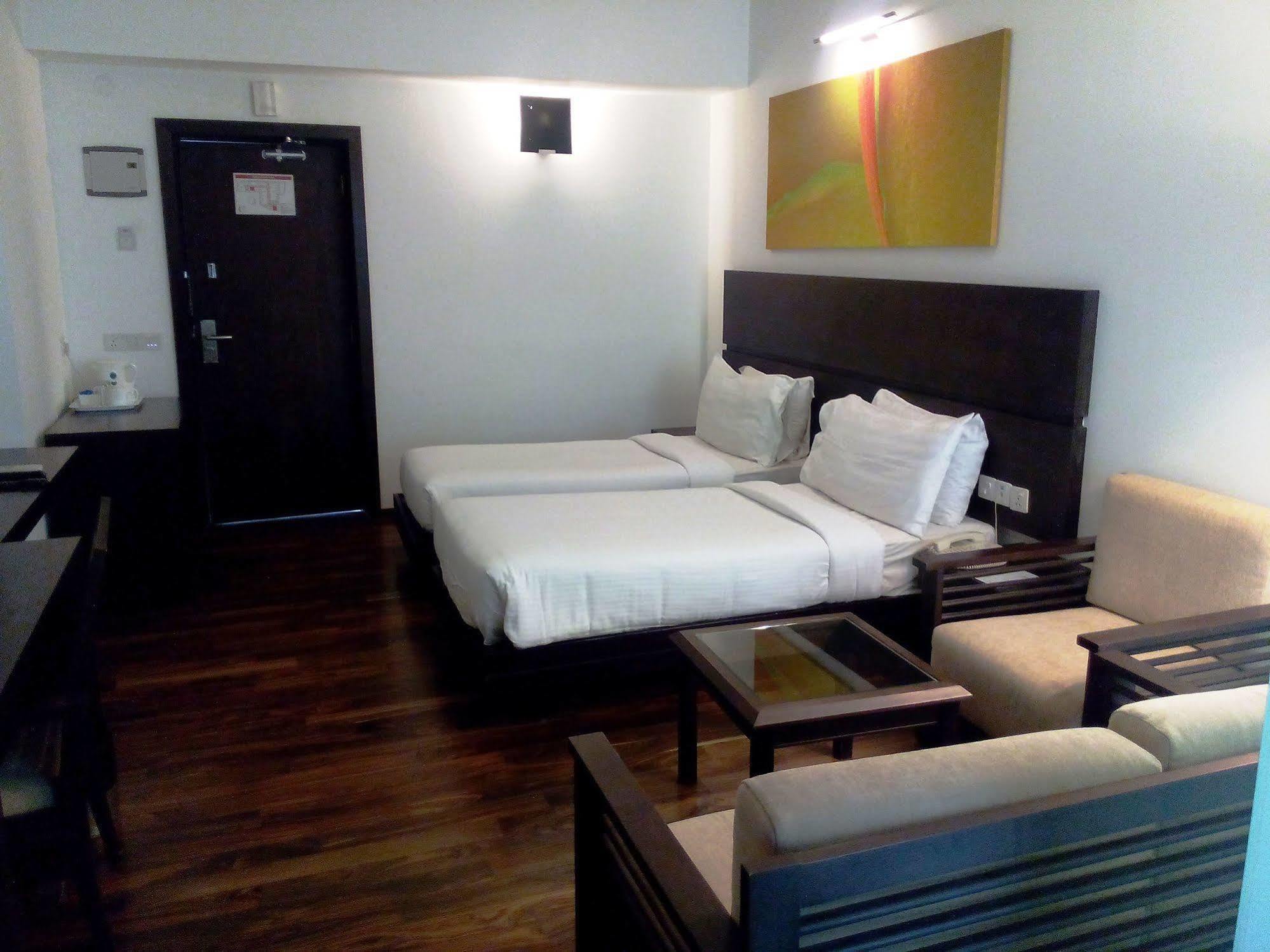 Springs Hotels&Spa Bangalore Exterior foto