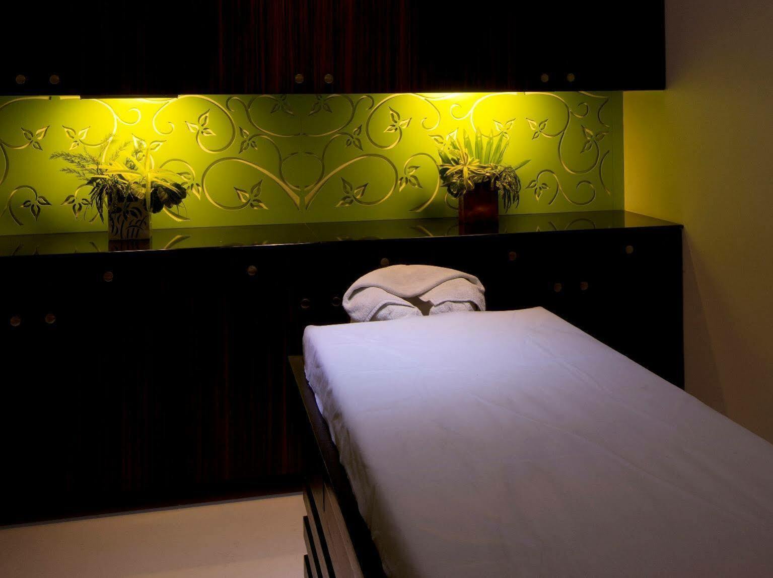 Springs Hotels&Spa Bangalore Exterior foto