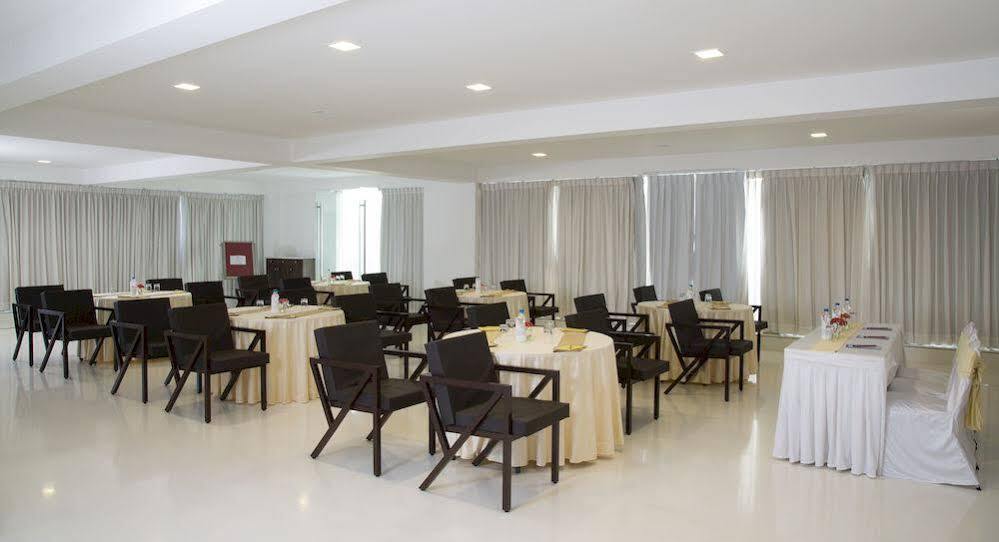 Springs Hotels&Spa Bangalore Exterior foto