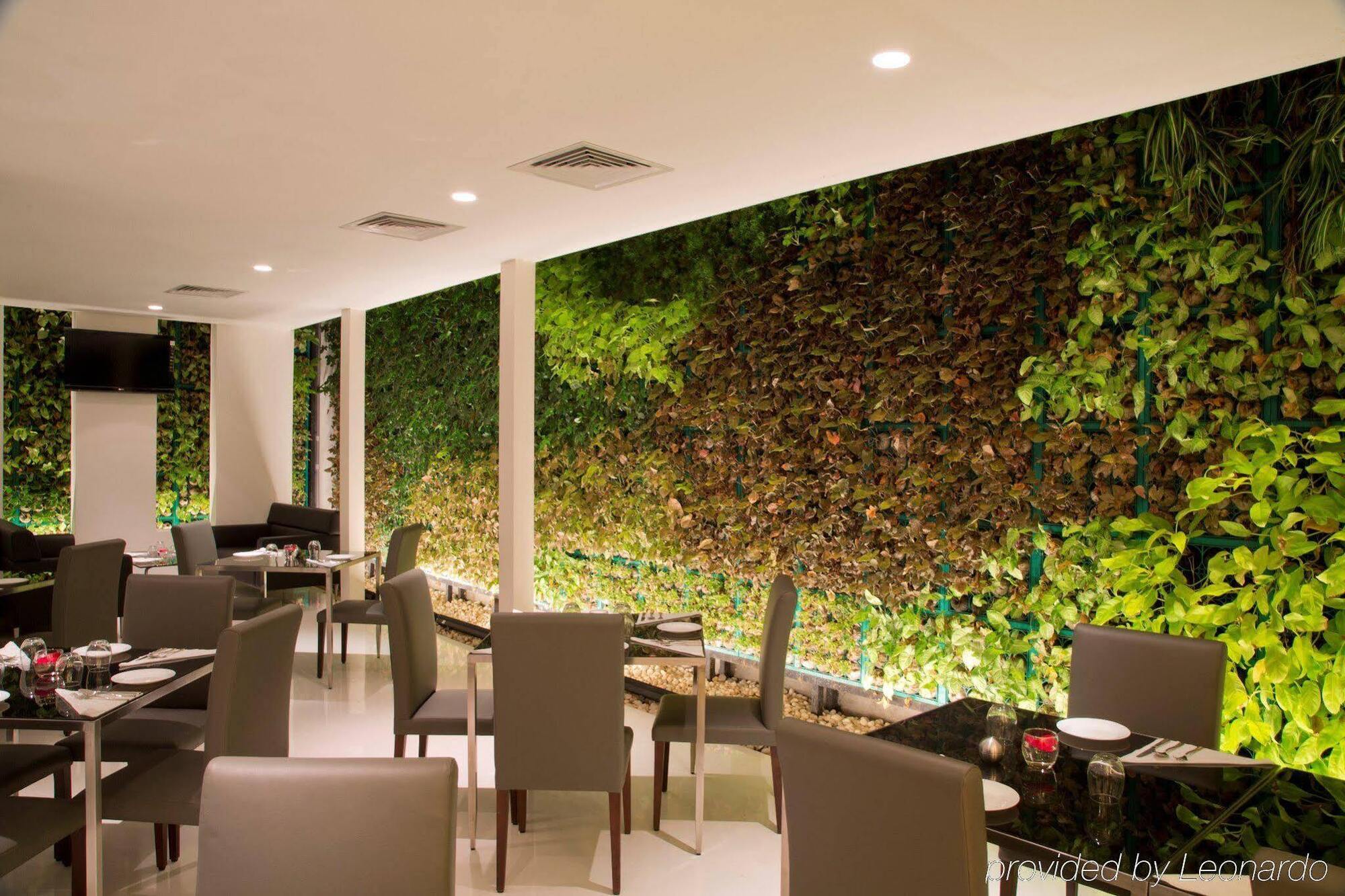 Springs Hotels&Spa Bangalore Exterior foto